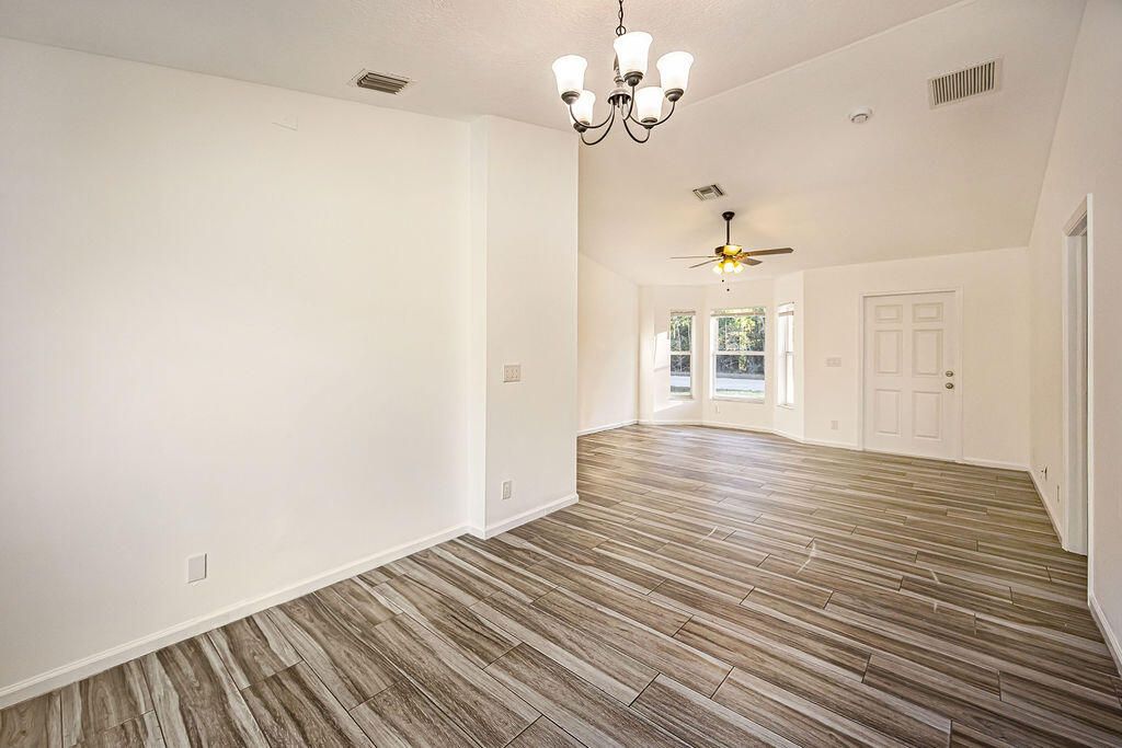 For Sale: $549,000 (3 beds, 2 baths, 1130 Square Feet)