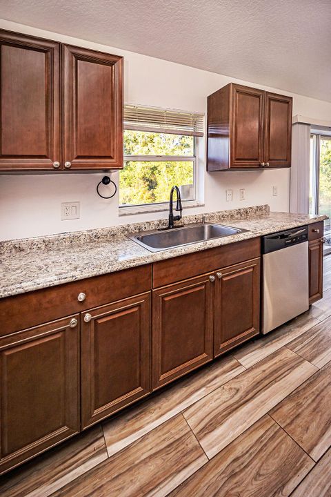 For Sale: $549,000 (3 beds, 2 baths, 1130 Square Feet)