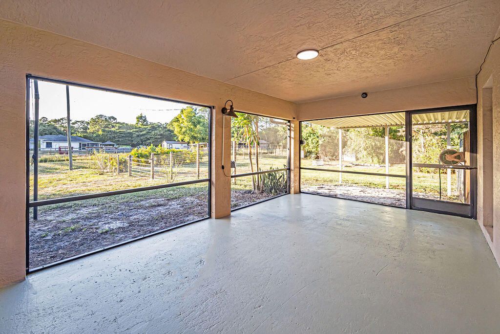 For Sale: $549,000 (3 beds, 2 baths, 1130 Square Feet)