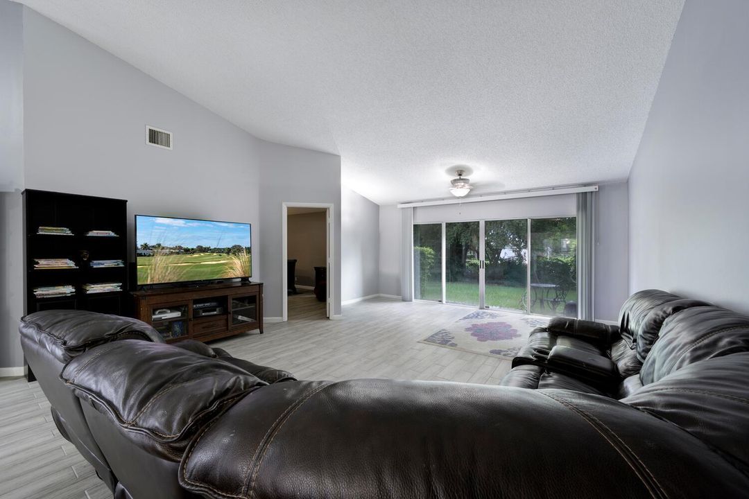 For Sale: $399,000 (2 beds, 2 baths, 1799 Square Feet)