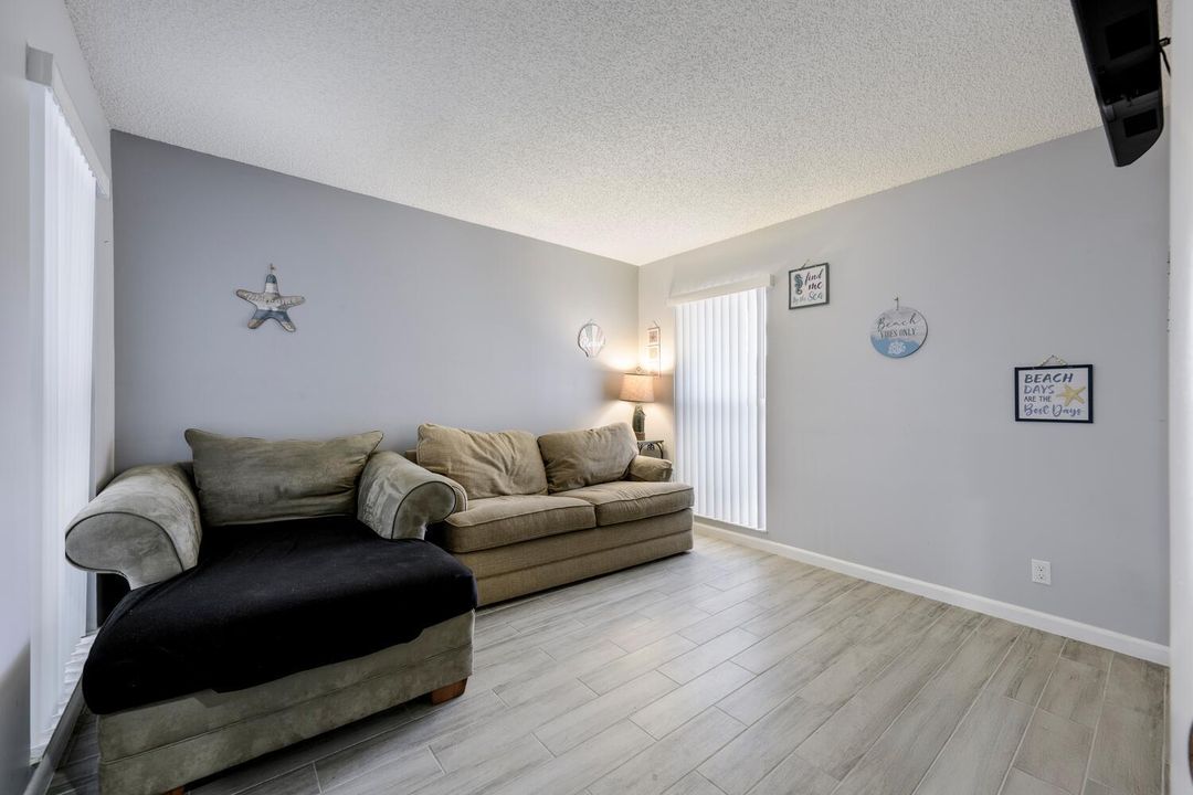 For Sale: $399,000 (2 beds, 2 baths, 1799 Square Feet)
