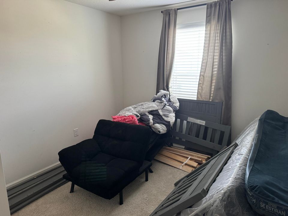 待售: $389,000 (4 贝兹, 2 浴室, 2002 平方英尺)