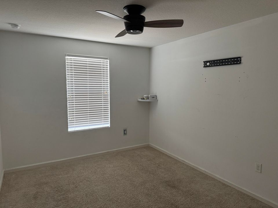 待售: $389,000 (4 贝兹, 2 浴室, 2002 平方英尺)