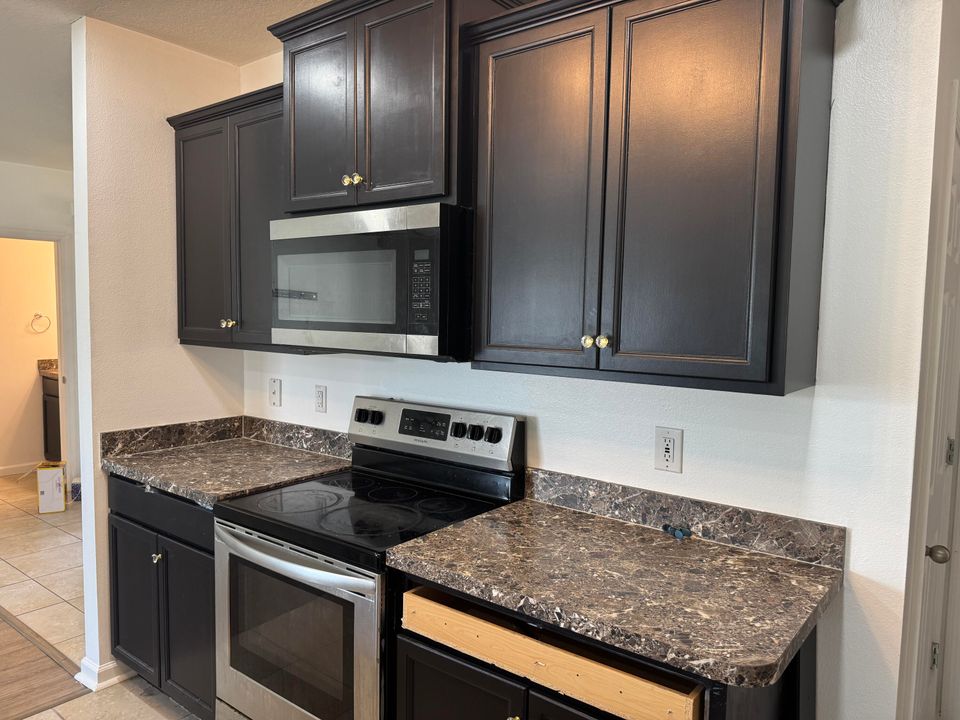 待售: $389,000 (4 贝兹, 2 浴室, 2002 平方英尺)