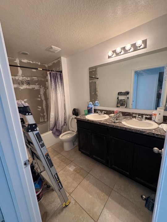 待售: $389,000 (4 贝兹, 2 浴室, 2002 平方英尺)