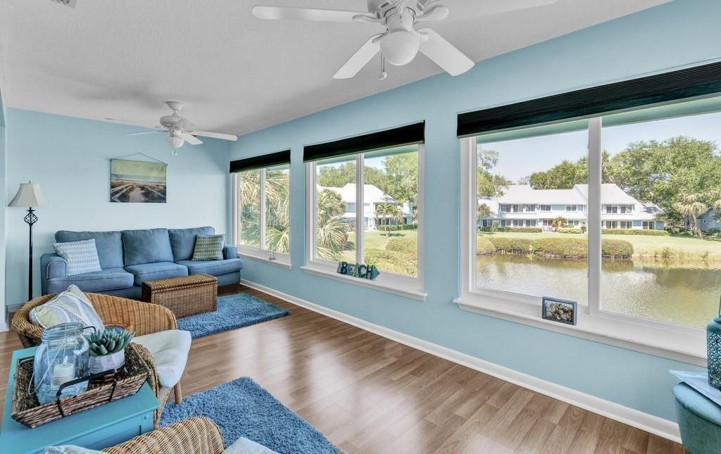 For Sale: $299,900 (2 beds, 2 baths, 1502 Square Feet)