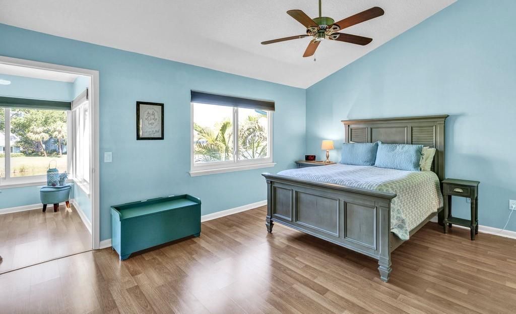 For Sale: $299,900 (2 beds, 2 baths, 1502 Square Feet)