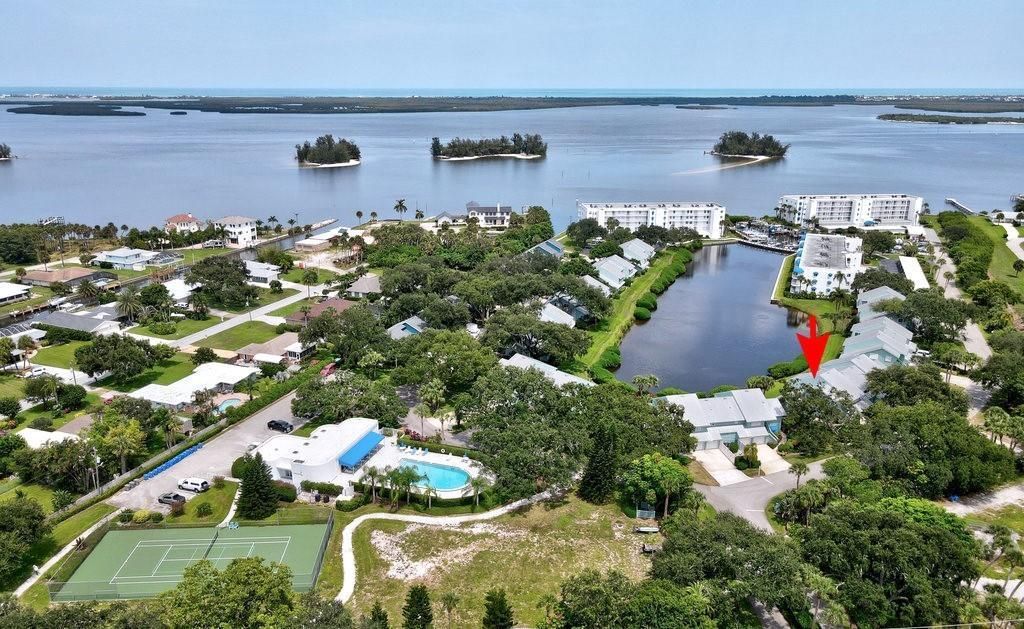 For Sale: $299,900 (2 beds, 2 baths, 1502 Square Feet)