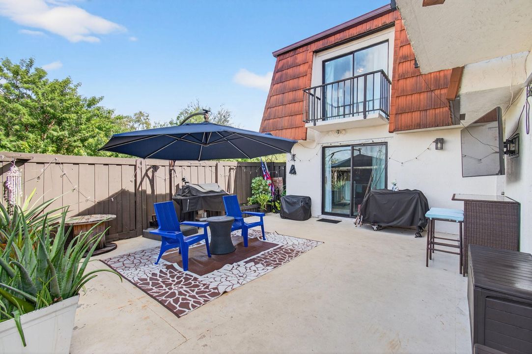 For Sale: $284,900 (2 beds, 2 baths, 1252 Square Feet)