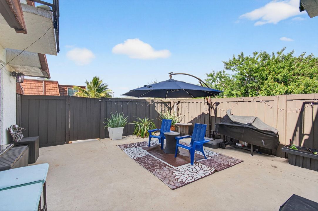 For Sale: $284,900 (2 beds, 2 baths, 1252 Square Feet)