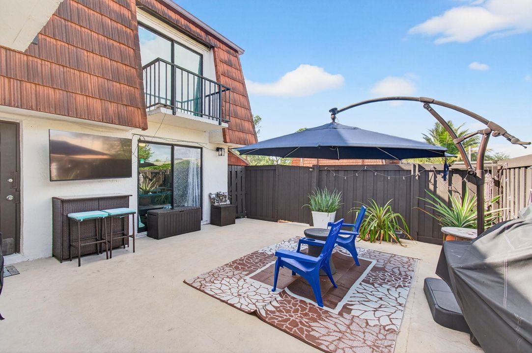 For Sale: $284,900 (2 beds, 2 baths, 1252 Square Feet)