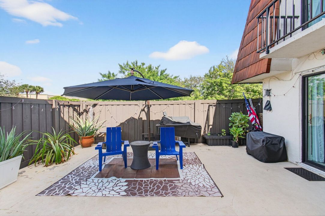 For Sale: $284,900 (2 beds, 2 baths, 1252 Square Feet)