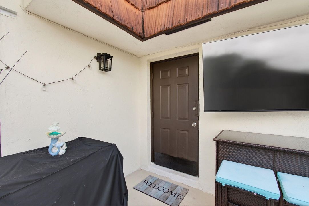 For Sale: $284,900 (2 beds, 2 baths, 1252 Square Feet)