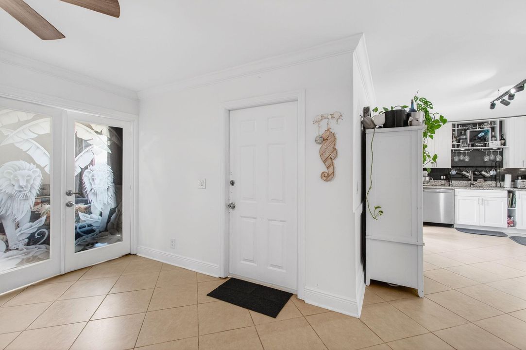 For Sale: $284,900 (2 beds, 2 baths, 1252 Square Feet)