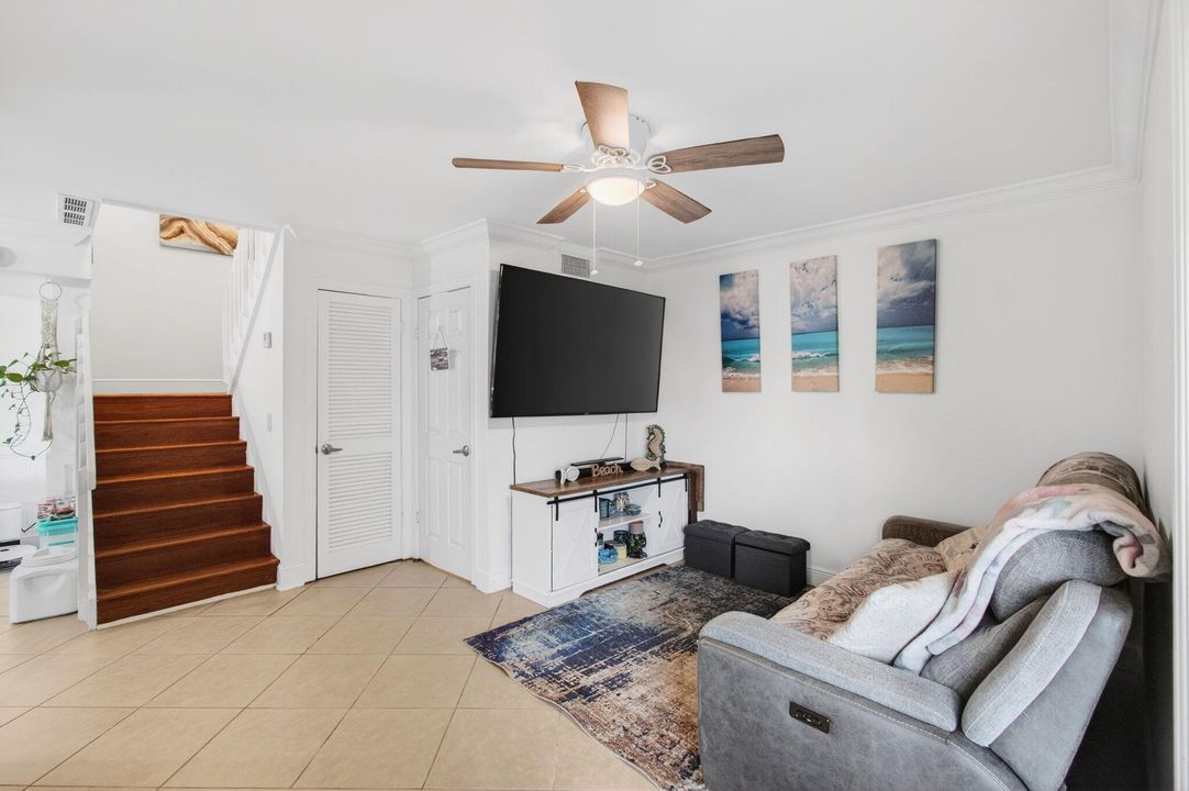 For Sale: $284,900 (2 beds, 2 baths, 1252 Square Feet)