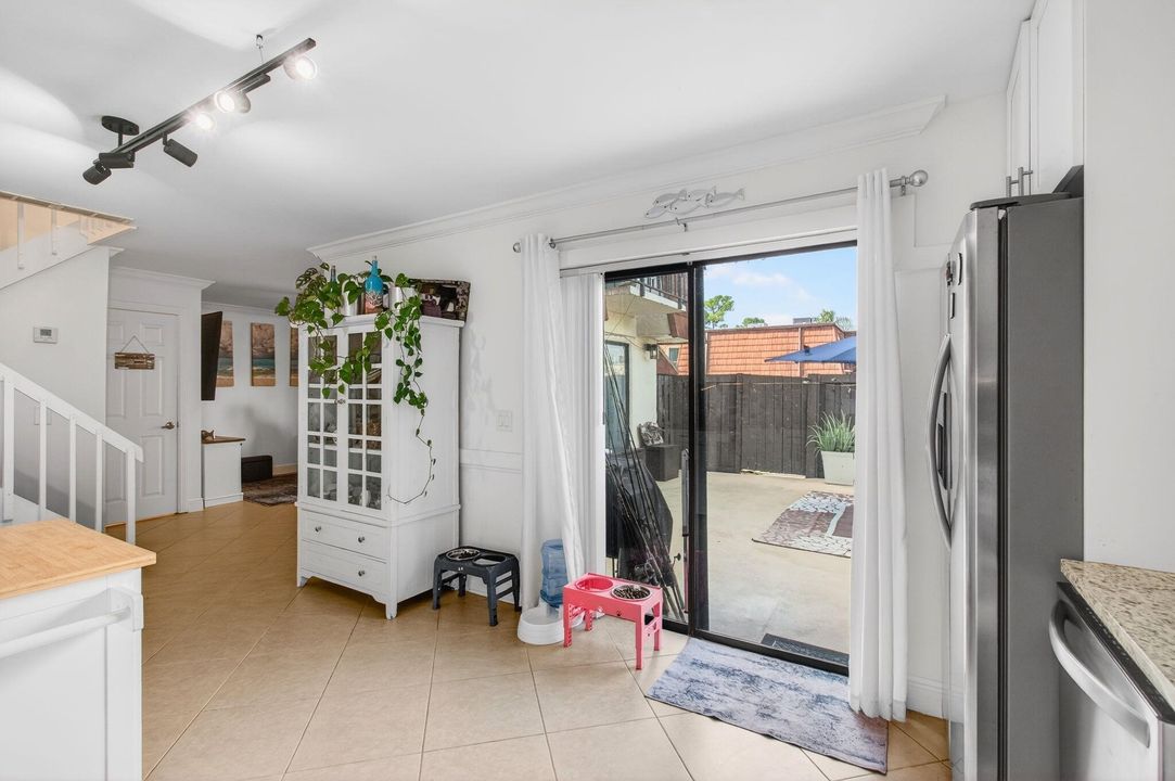 For Sale: $284,900 (2 beds, 2 baths, 1252 Square Feet)