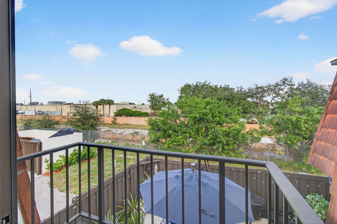 For Sale: $284,900 (2 beds, 2 baths, 1252 Square Feet)