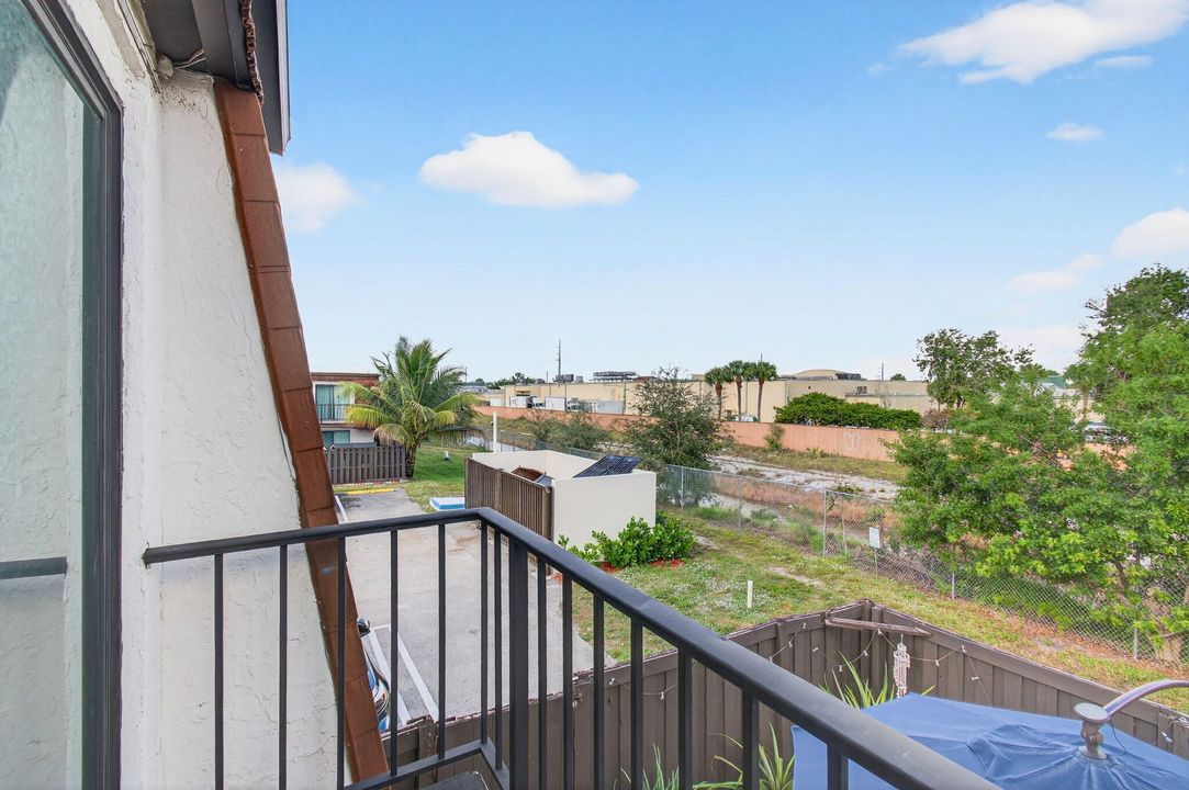 For Sale: $284,900 (2 beds, 2 baths, 1252 Square Feet)