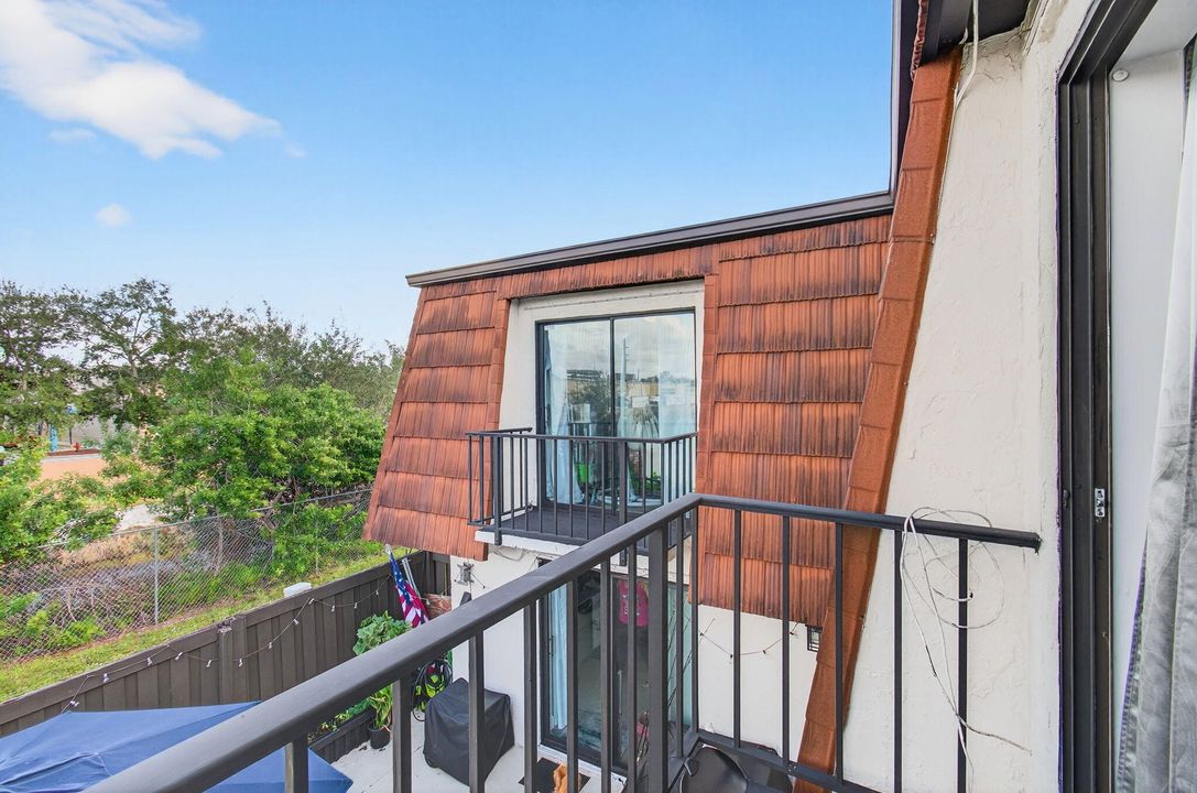 For Sale: $284,900 (2 beds, 2 baths, 1252 Square Feet)