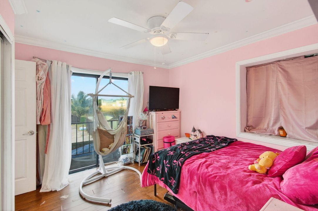 For Sale: $284,900 (2 beds, 2 baths, 1252 Square Feet)