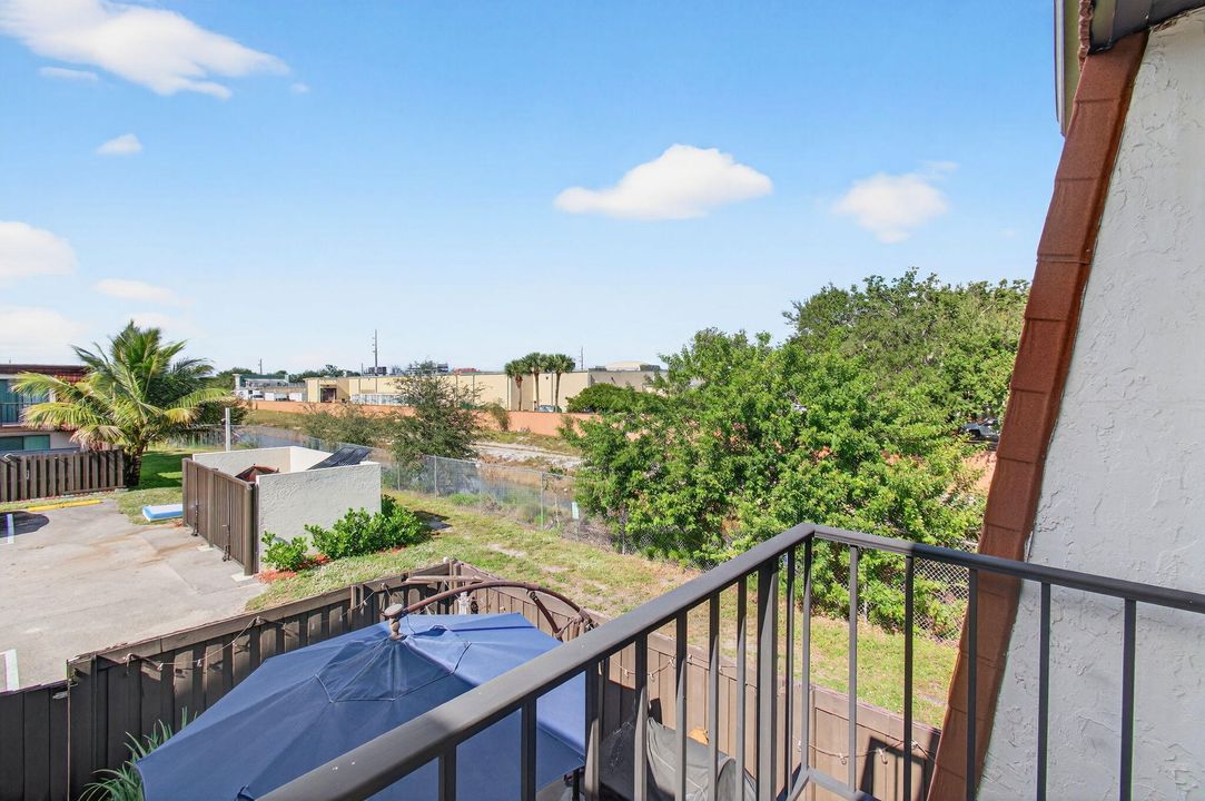 For Sale: $284,900 (2 beds, 2 baths, 1252 Square Feet)