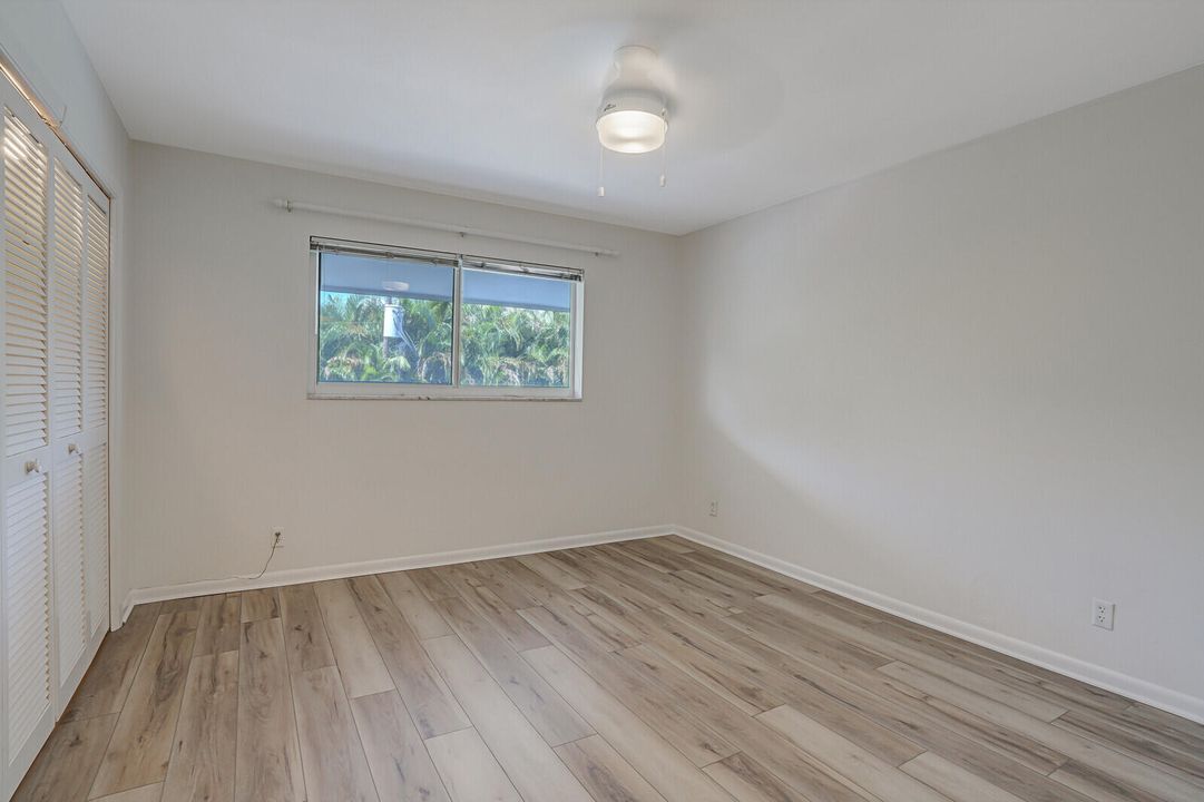 For Sale: $235,000 (2 beds, 2 baths, 886 Square Feet)