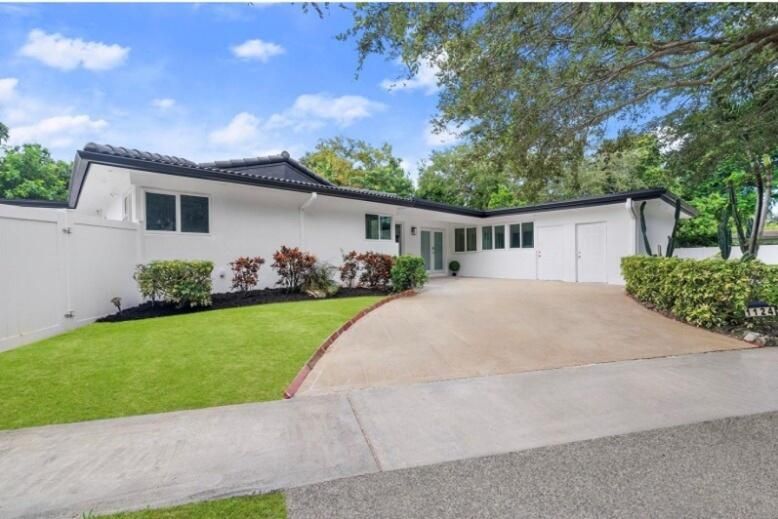 For Sale: $950,000 (4 beds, 3 baths, 2662 Square Feet)