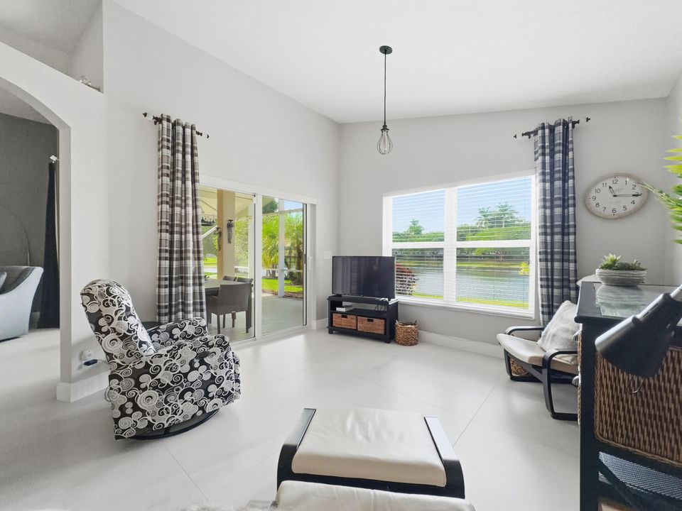 En Venta: $649,000 (3 camas, 2 baños, 1869 Pies cuadrados)