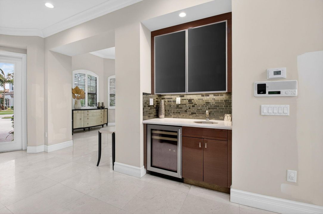 На продажу: $2,300,000 (4 спален, 5 ванн, 3932 Квадратных фут)