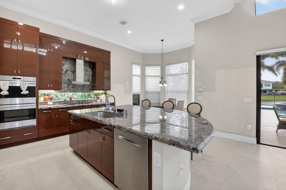 На продажу: $2,300,000 (4 спален, 5 ванн, 3932 Квадратных фут)