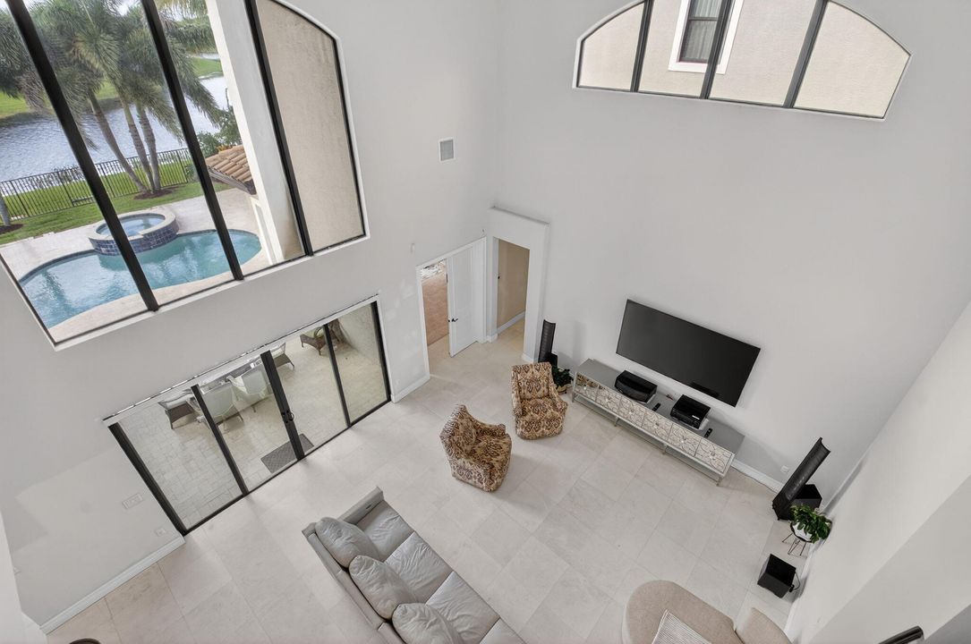 На продажу: $2,300,000 (4 спален, 5 ванн, 3932 Квадратных фут)