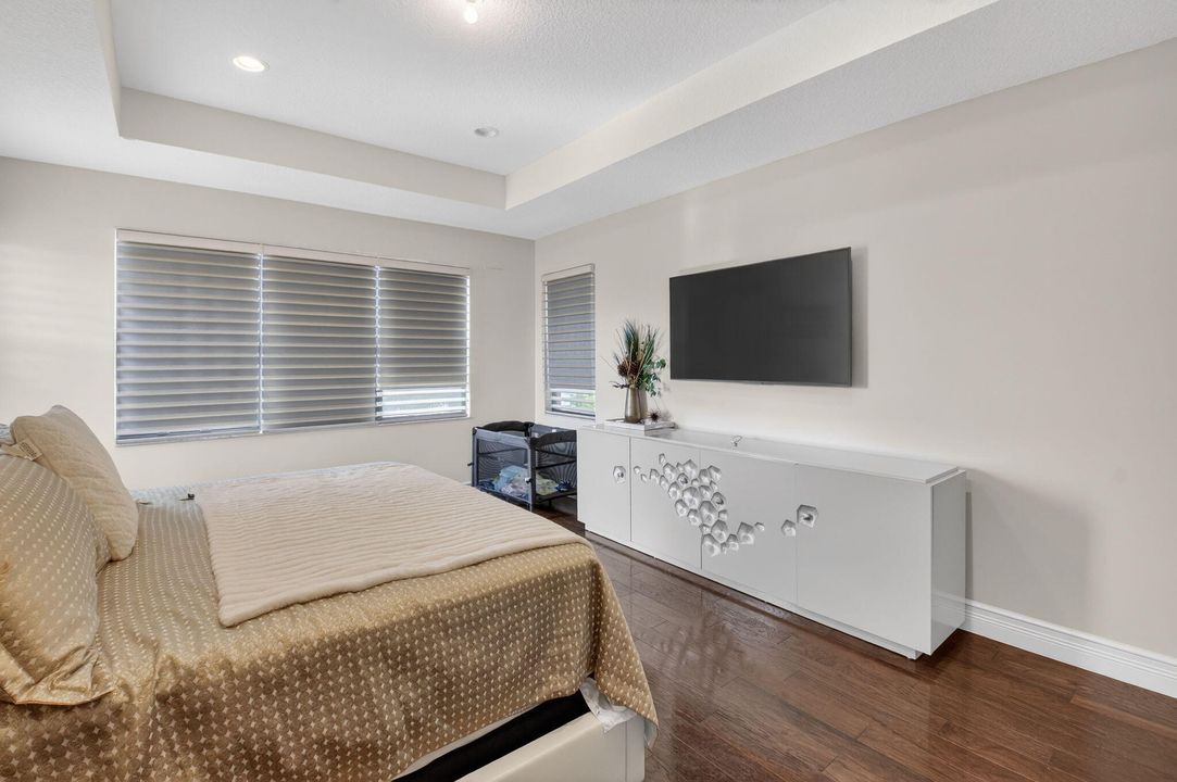 На продажу: $2,300,000 (4 спален, 5 ванн, 3932 Квадратных фут)