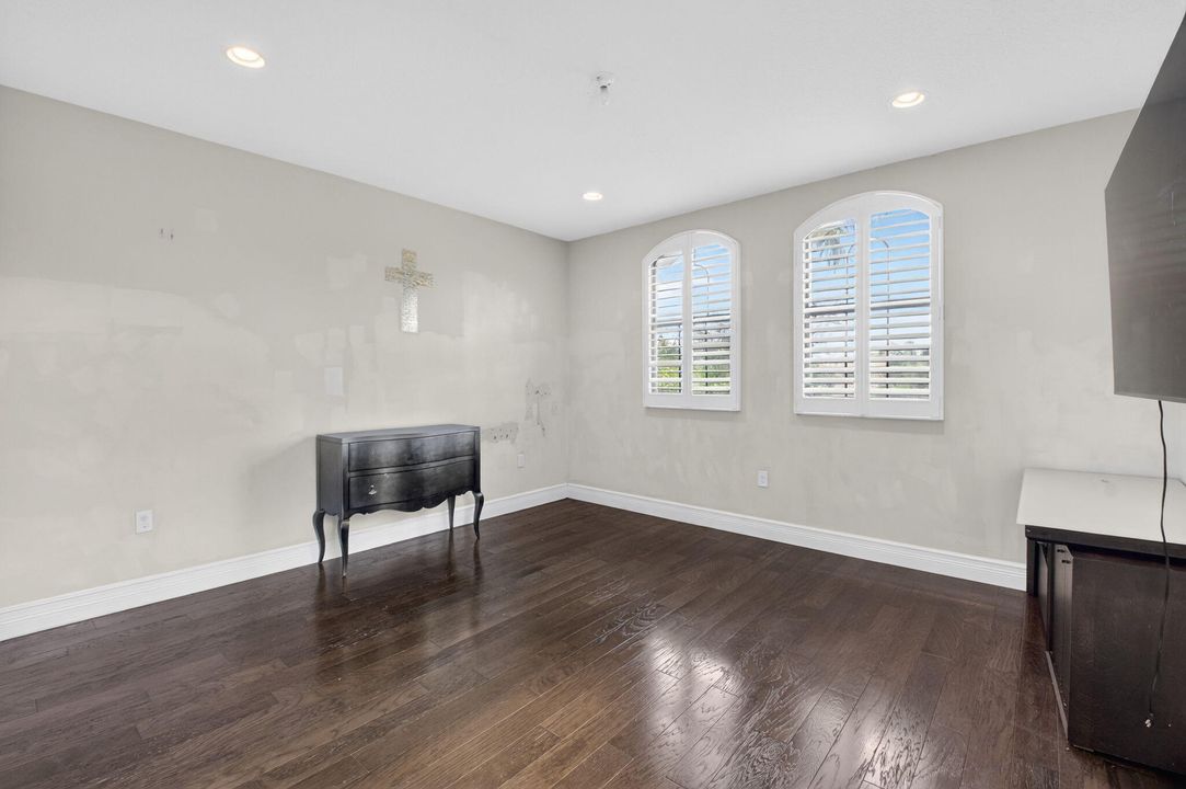 На продажу: $2,300,000 (4 спален, 5 ванн, 3932 Квадратных фут)