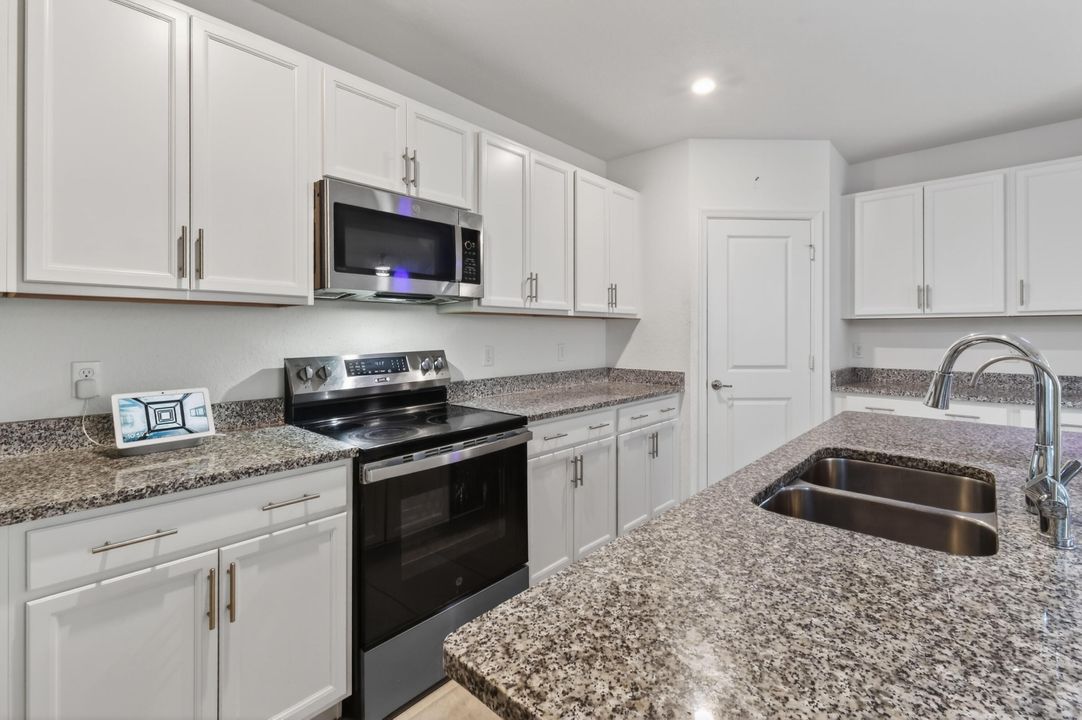 For Sale: $529,000 (4 beds, 3 baths, 2126 Square Feet)