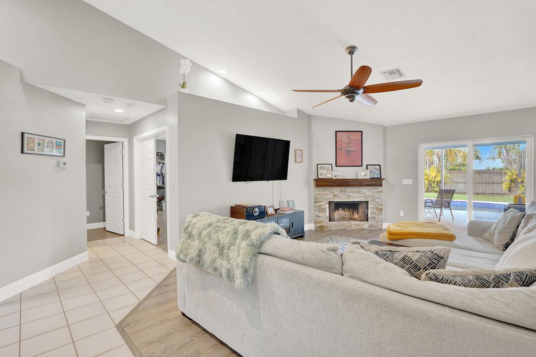 For Sale: $700,000 (3 beds, 2 baths, 1994 Square Feet)