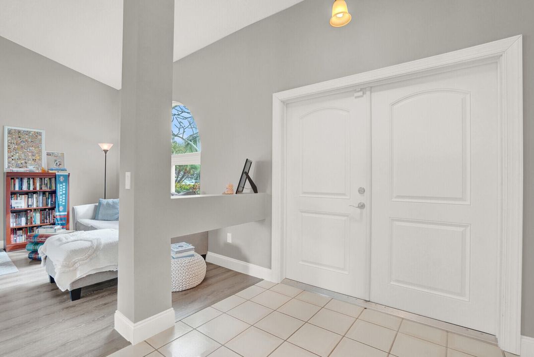 For Sale: $700,000 (3 beds, 2 baths, 1994 Square Feet)