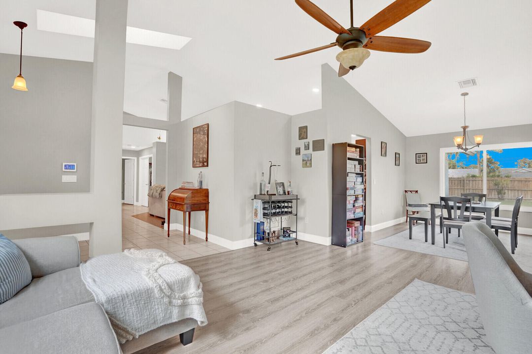 For Sale: $700,000 (3 beds, 2 baths, 1994 Square Feet)