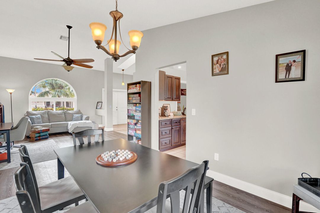 For Sale: $700,000 (3 beds, 2 baths, 1994 Square Feet)