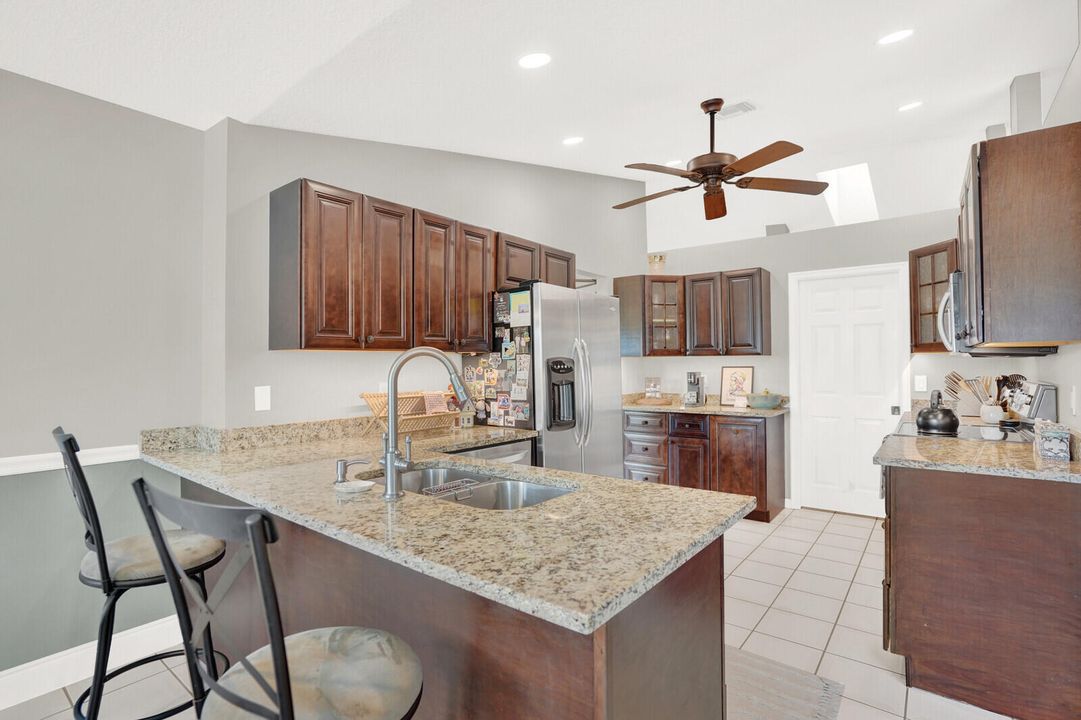 For Sale: $700,000 (3 beds, 2 baths, 1994 Square Feet)