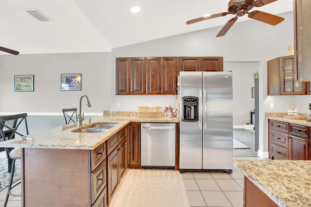 For Sale: $700,000 (3 beds, 2 baths, 1994 Square Feet)