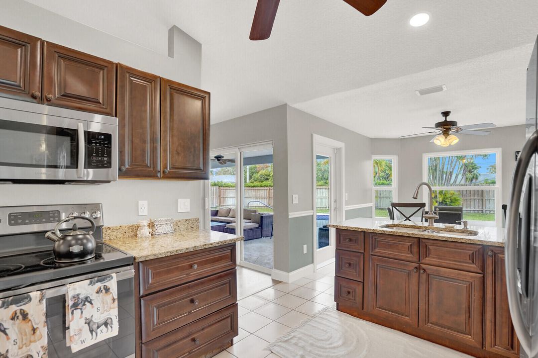 For Sale: $700,000 (3 beds, 2 baths, 1994 Square Feet)