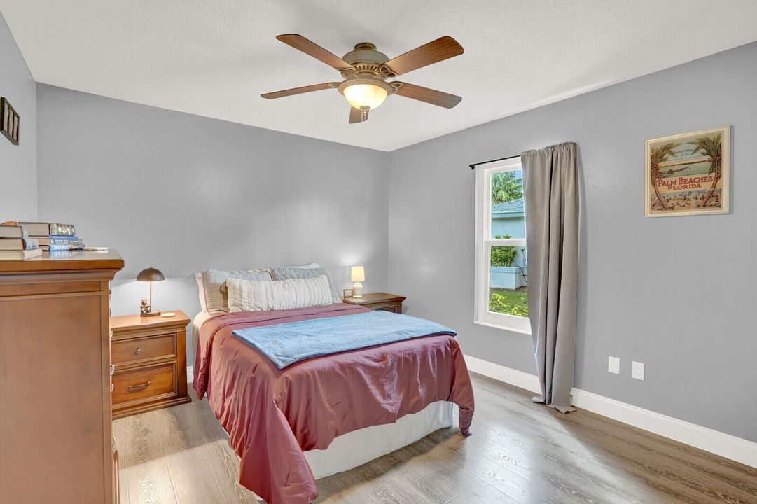 For Sale: $700,000 (3 beds, 2 baths, 1994 Square Feet)