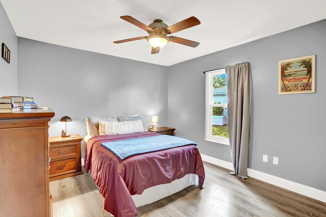 For Sale: $700,000 (3 beds, 2 baths, 1994 Square Feet)