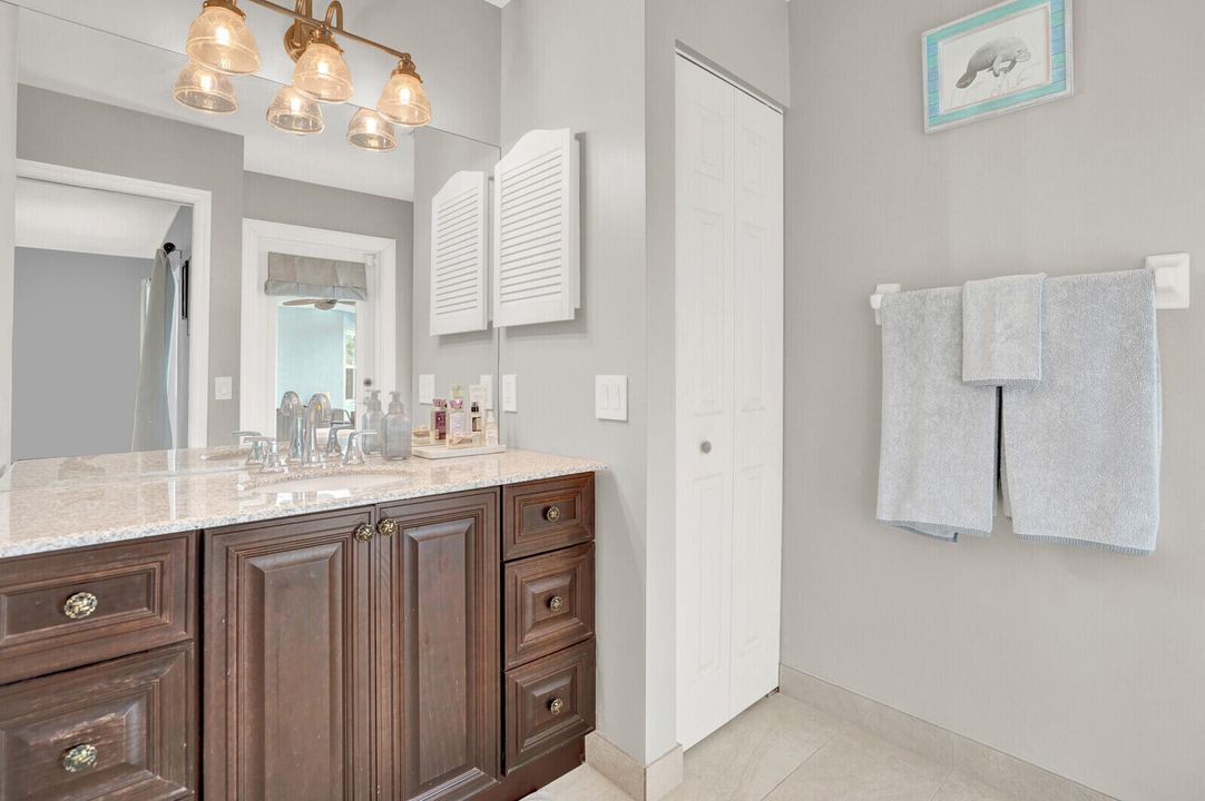 For Sale: $700,000 (3 beds, 2 baths, 1994 Square Feet)