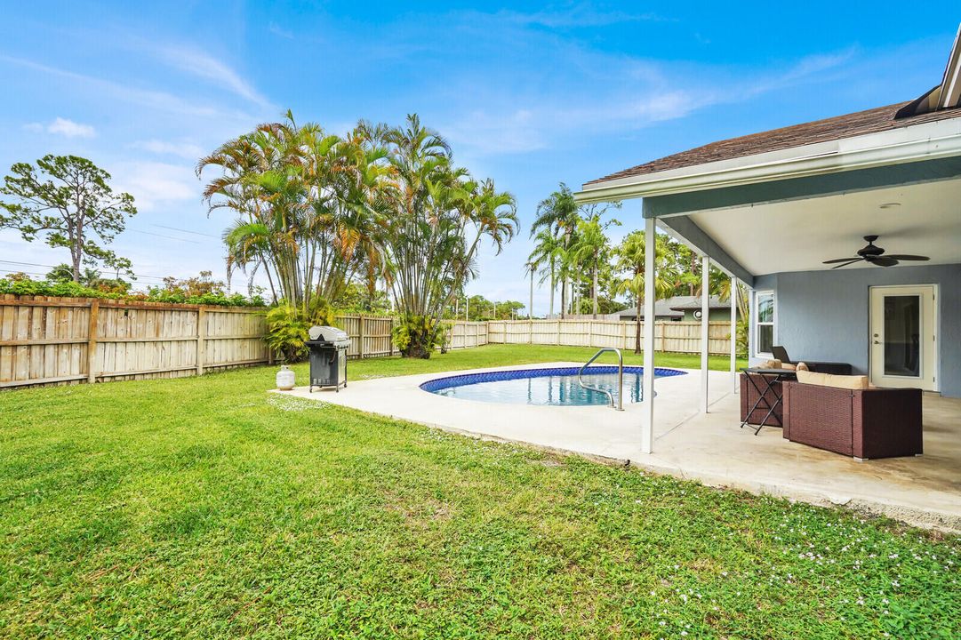 For Sale: $700,000 (3 beds, 2 baths, 1994 Square Feet)