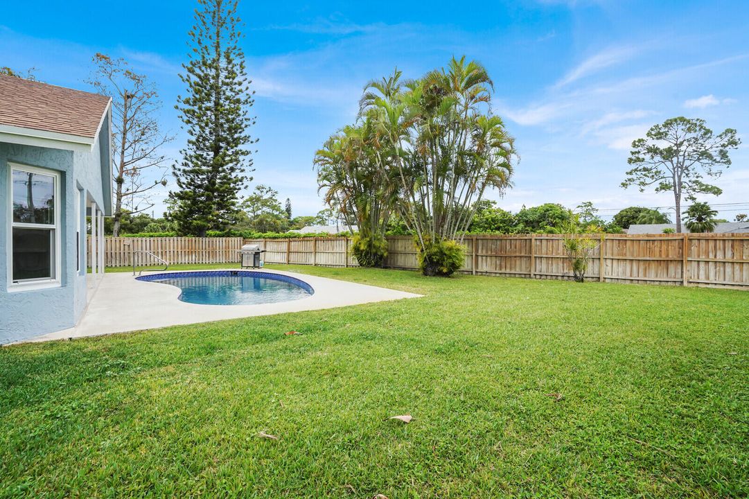 For Sale: $700,000 (3 beds, 2 baths, 1994 Square Feet)