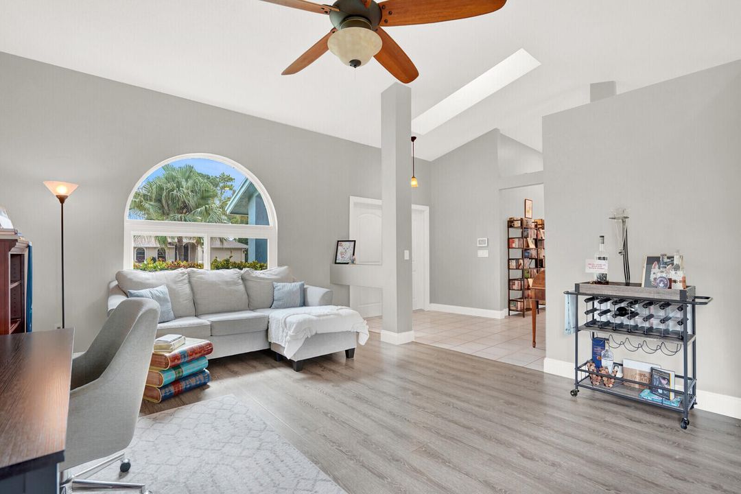 For Sale: $700,000 (3 beds, 2 baths, 1994 Square Feet)