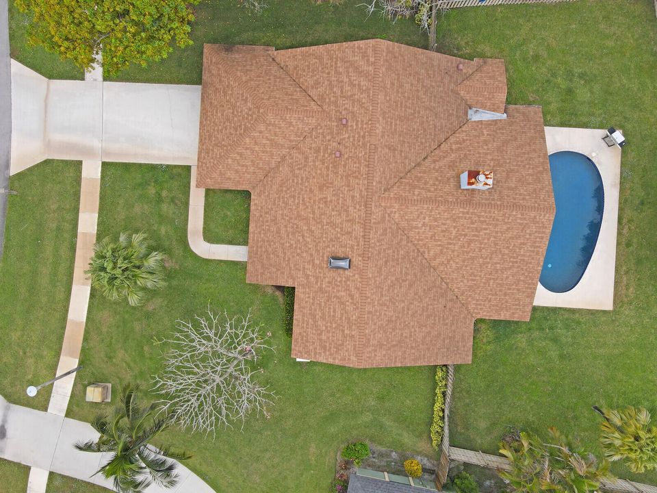 For Sale: $700,000 (3 beds, 2 baths, 1994 Square Feet)