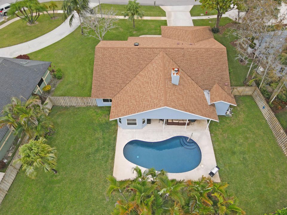 For Sale: $700,000 (3 beds, 2 baths, 1994 Square Feet)