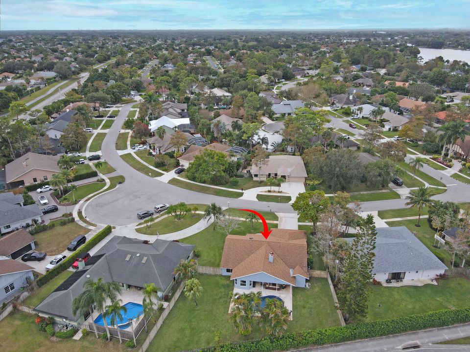 For Sale: $700,000 (3 beds, 2 baths, 1994 Square Feet)